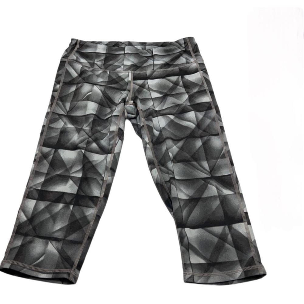 ATHLETA Geo Colorblock Crop Leggings in Gray/Black! - Picture 2 of 7